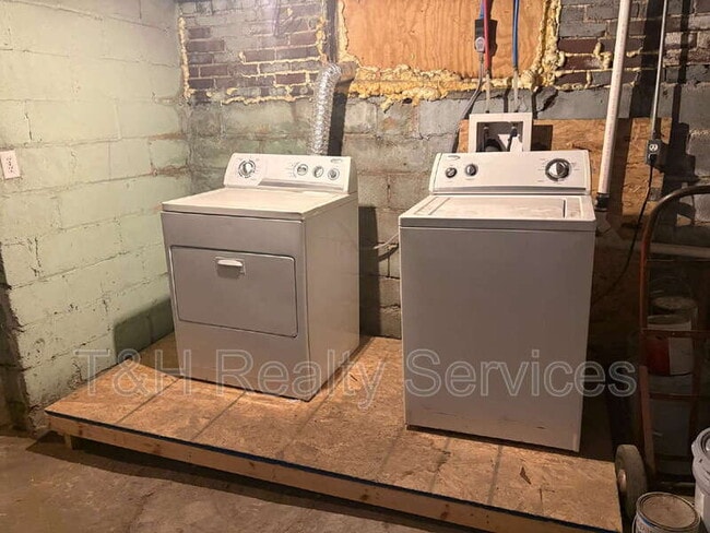 Building Photo - 3130 N Park Ave