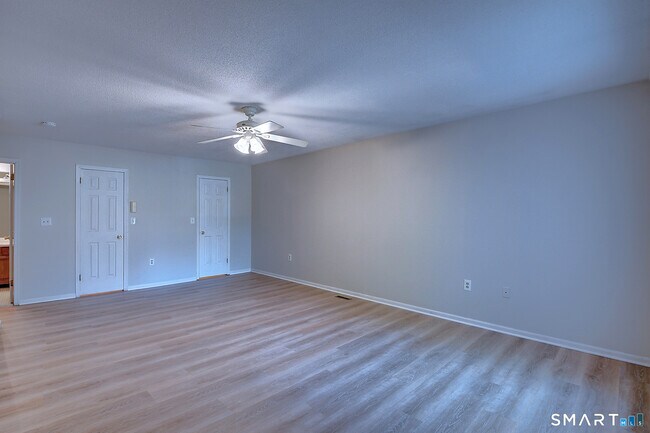 Building Photo - 4 Stonington Ct