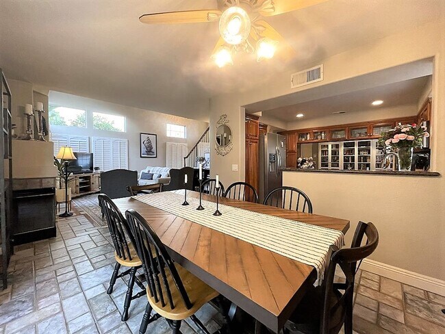 Building Photo - Beautiful Single Family home with Large Backyard