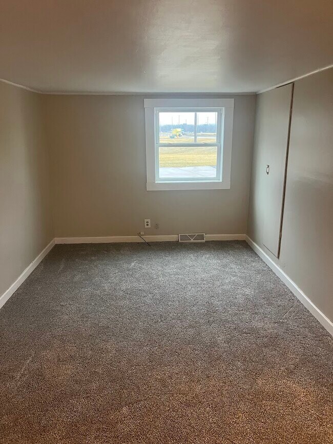 Building Photo - 1536 N Viking Dr