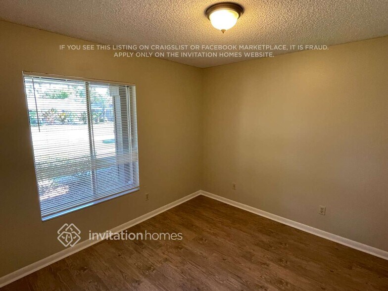 Building Photo - 304 Larkwood Dr