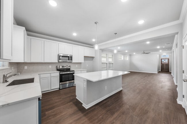 Building Photo - 617 La Parra Bend