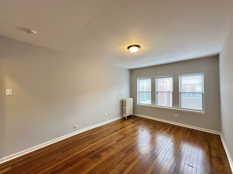Building Photo - 5740 N Winthrop Ave