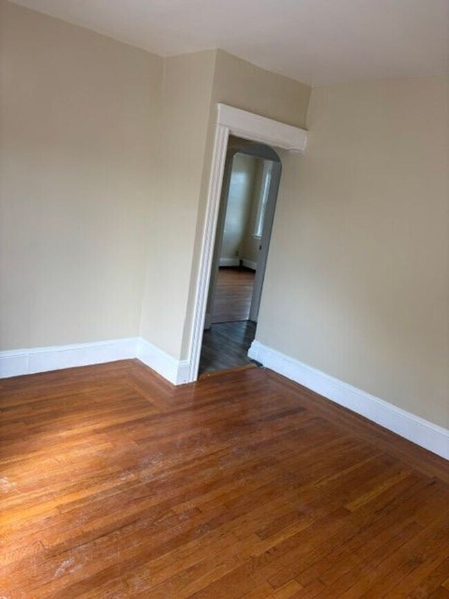 Building Photo - 121 Ledge St