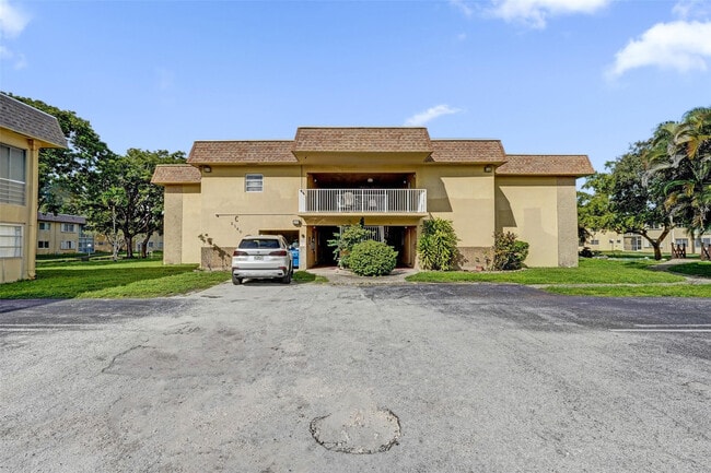 Building Photo - 5140 SW 40th Ave