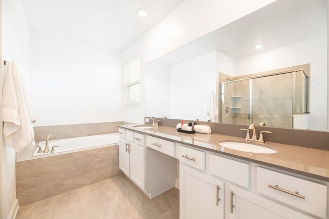 Building Photo - 4246 Paragraph Dr