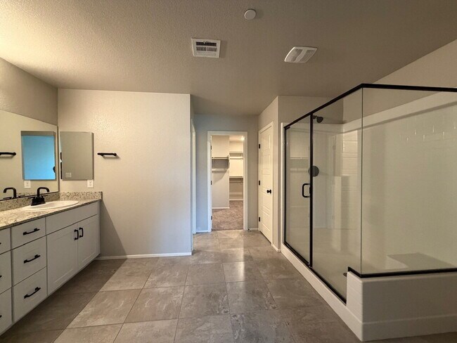 Building Photo - GATED 4 BED 2.5 BATH 2 CAR GARAGE SINGLE FAMILY HOME w/ LOFT, BEDROOM DOWNSTAIRS, NEXT TO COMMUNI...