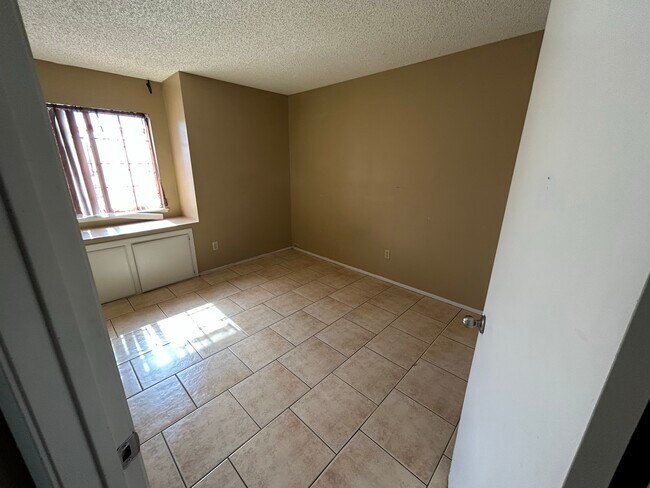 Building Photo - 1523 Heirloom Ave