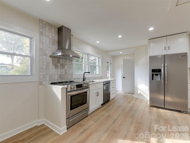 Building Photo - 2721 Mayflower Rd