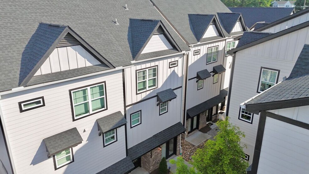 Building Photo - 2587 Ocean Dr NW