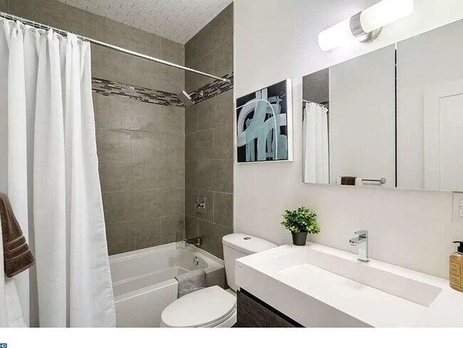 Building Photo - Stunning Modern Townhome in the Heart of Northern Liberties