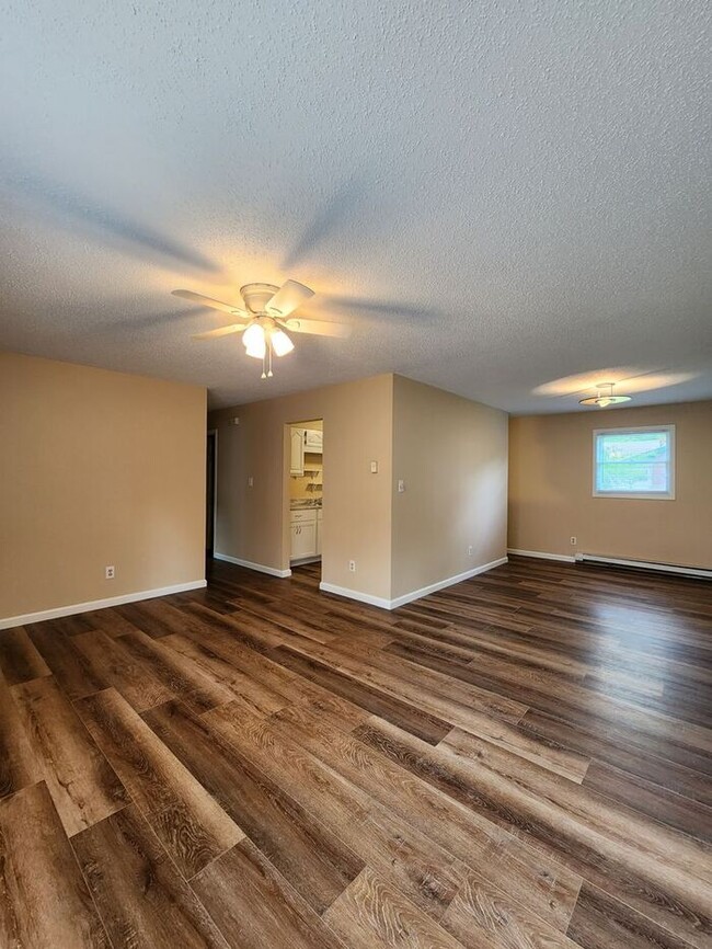 Building Photo - West Asheville Bungalow