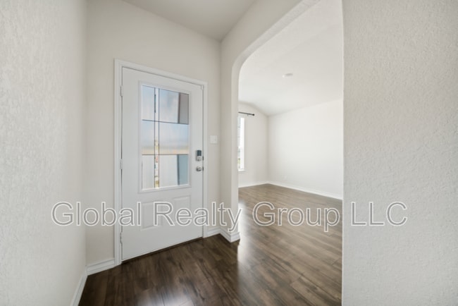 Building Photo - 213 Gravel Gray