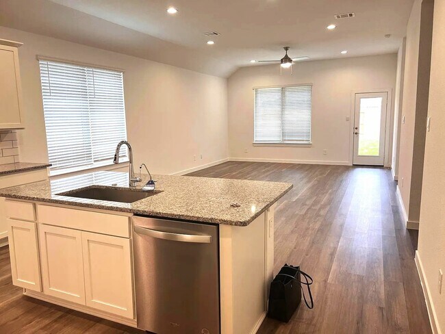 Building Photo - 1593 Sunrise Gables Dr