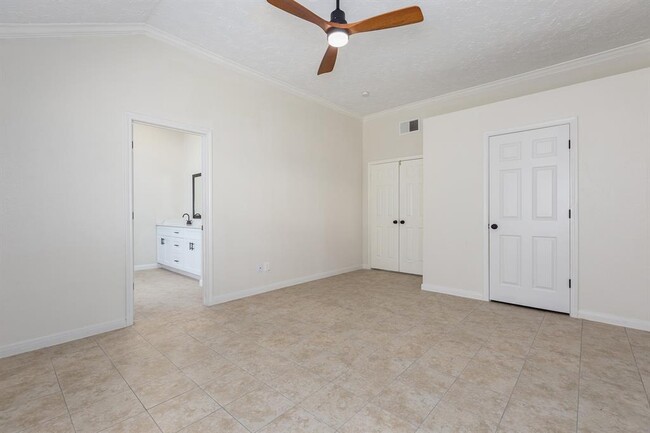 Building Photo - 5442 Garden Village Dr