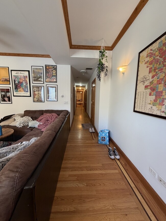 Building Photo - 3734 N Sheffield Ave