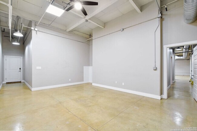 Building Photo - 3363 E Commerce St