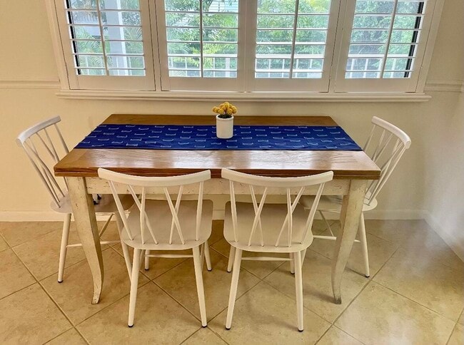 Building Photo - 1202 Palm Trail