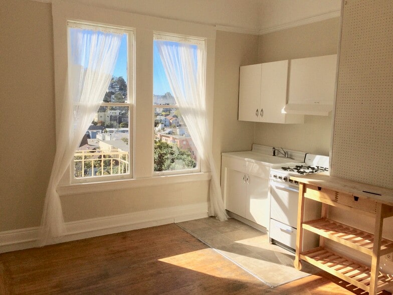 Kitchen - 531 Belvedere St