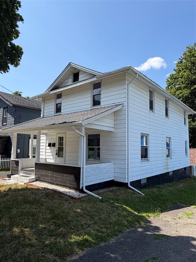 Building Photo - 207 Prospect St