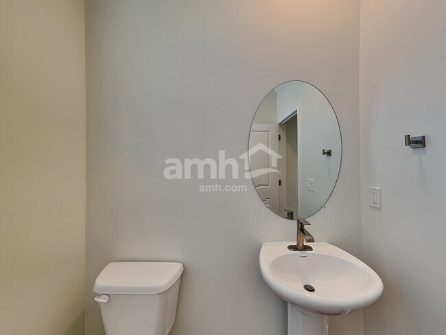 Building Photo - 1329 White St