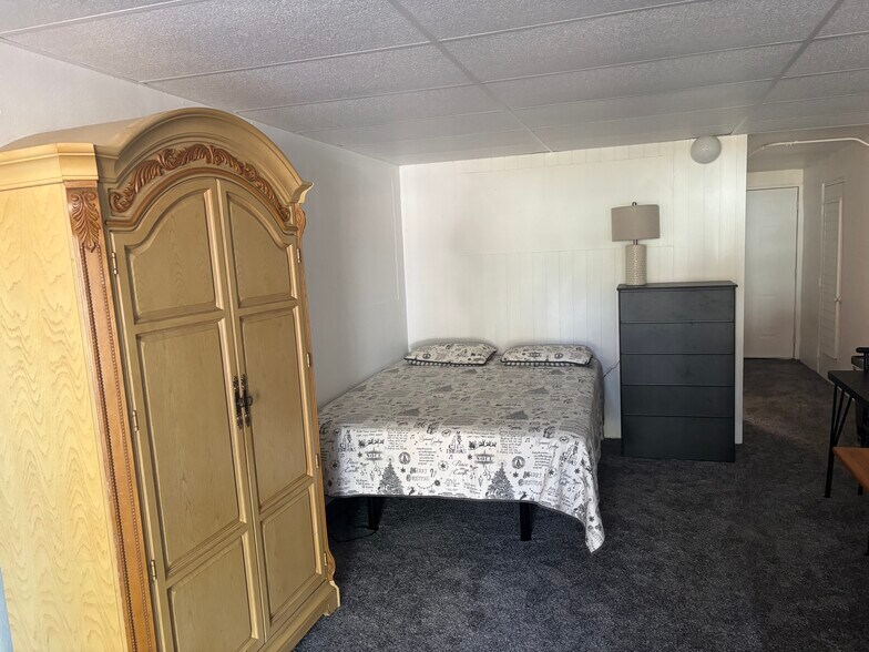 Building Photo - 303 Indian Hills Dr