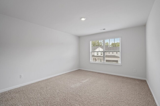 Building Photo - 340 Fenwick Dr