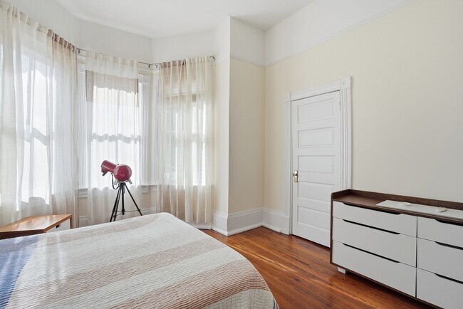 Building Photo - Savannah's Victorian Historic District