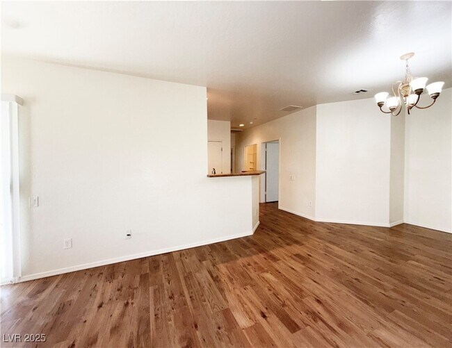 Building Photo - 6868 Sky Pointe Dr