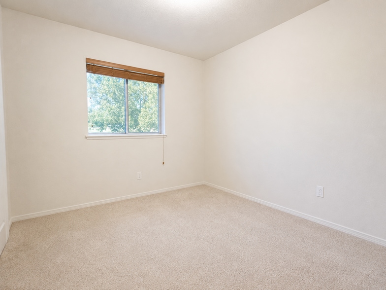Building Photo - 3204 S Johnson Pl