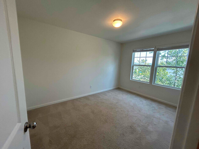 Building Photo - 112 Davenport Dr