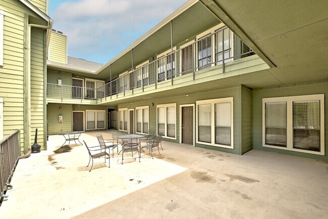 Building Photo - 2706 Salado St
