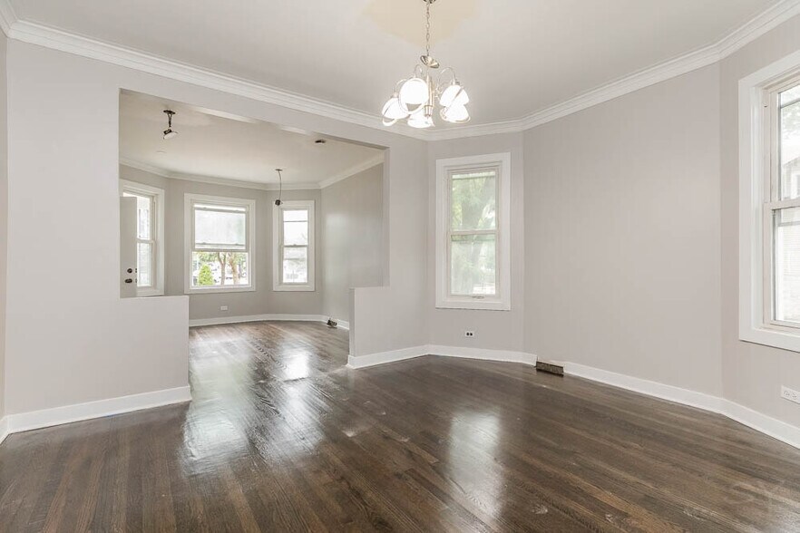 Building Photo - 2200 N Kenneth Ave