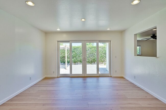 Building Photo - Welcome to this Beautifully Updated 3 Bed ...