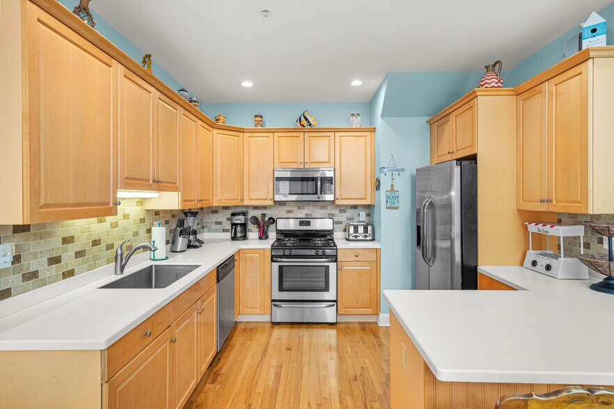 Kitchen - 15 Sumner Ave