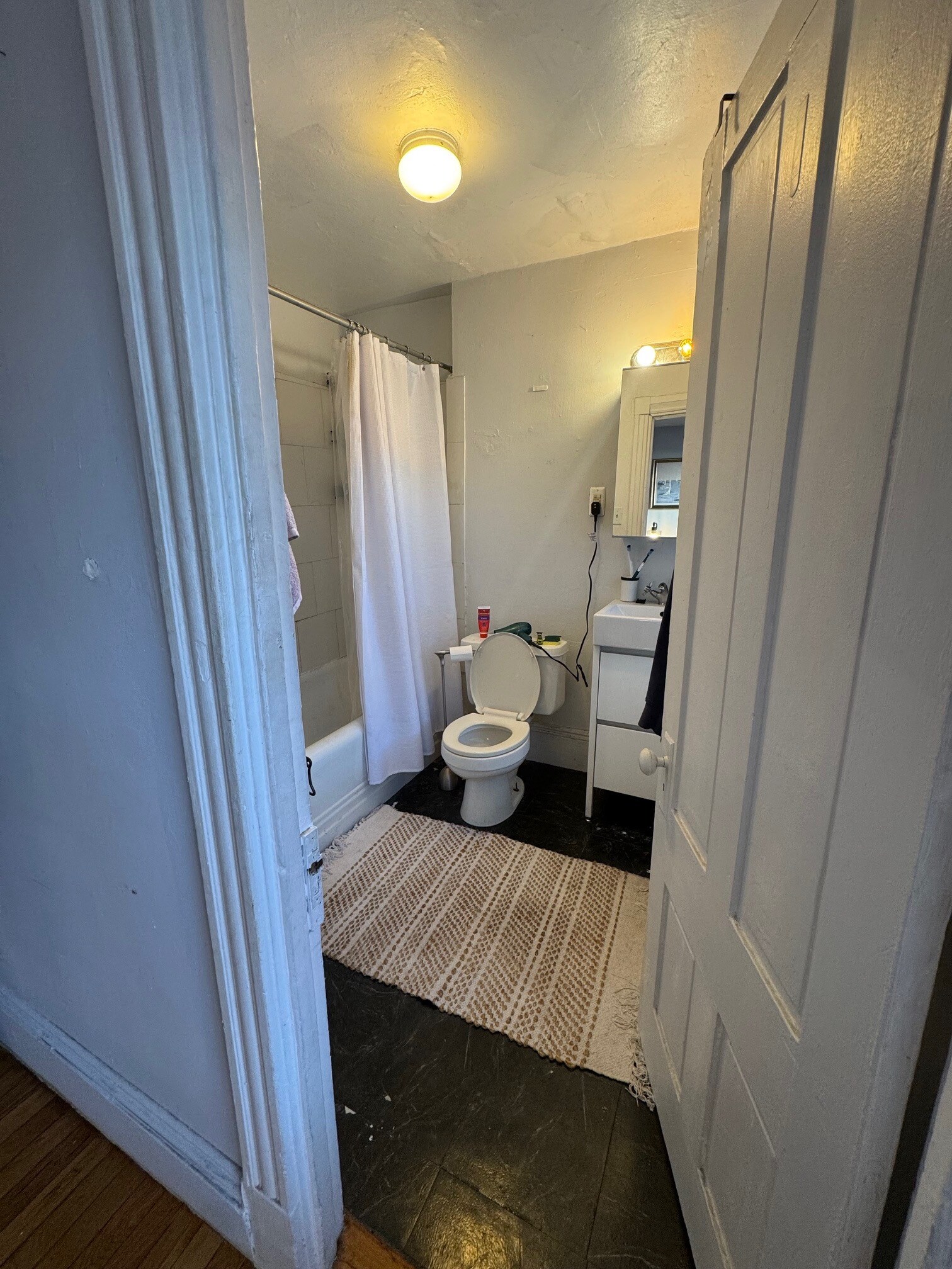 Building Photo - 8 Lindall Pl