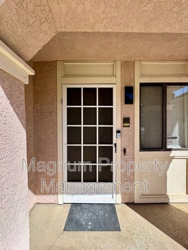 Building Photo - 27806 Hillpointe Dr