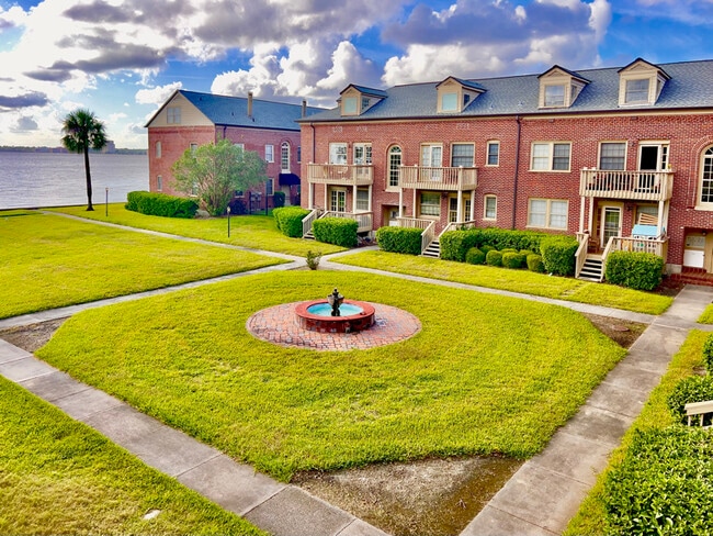 Building Photo - 849 Lasalle St