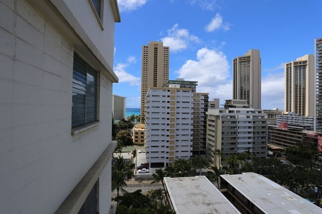Building Photo - Liliuokalani Plaza – 2 bedroom, 2 bath wit...