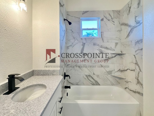 Building Photo - Coming Soon! Remodeled 1 Bedroom 1 Bath in the Heart of Tyler!