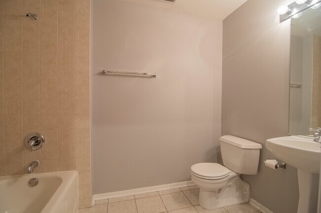 Building Photo - 6 S Laflin St