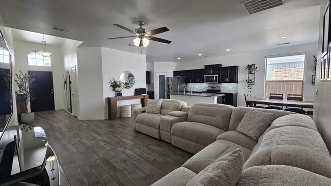 Building Photo - 6906 Brisco Rd