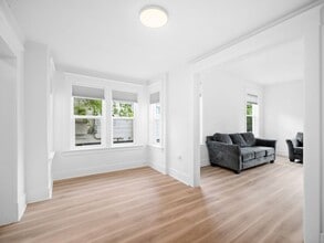 Building Photo - Quaint and Cute 1 Bedroom Close to Hospitals