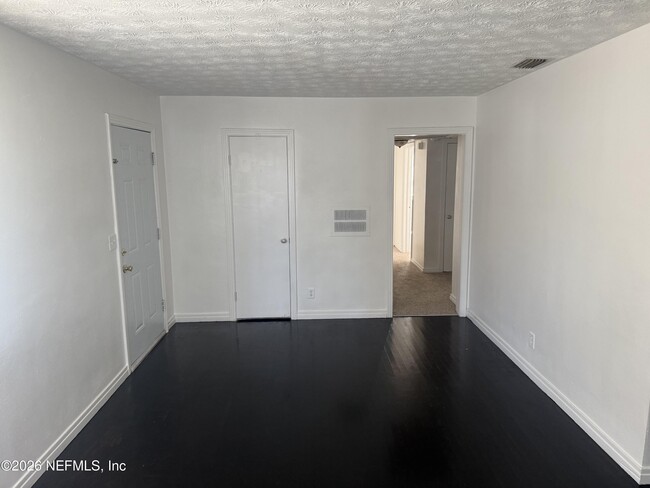 Building Photo - 2334 Rogero Rd