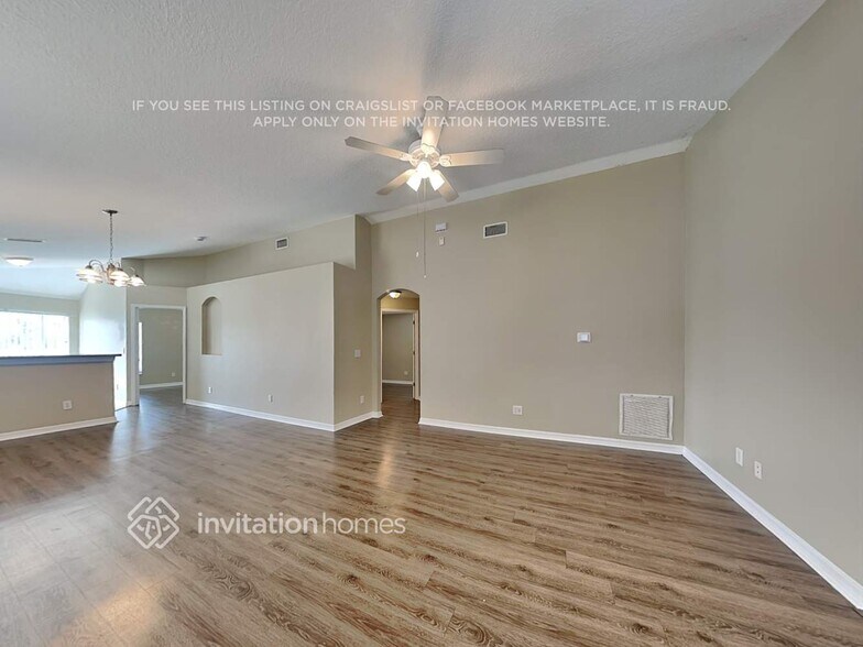 Building Photo - 10618 Lakeside Vista Dr