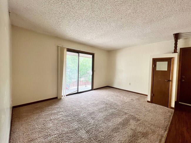 Building Photo - Pre-Leasing Now! Modern 2 Bed, 1 Bath – Centrally Located!