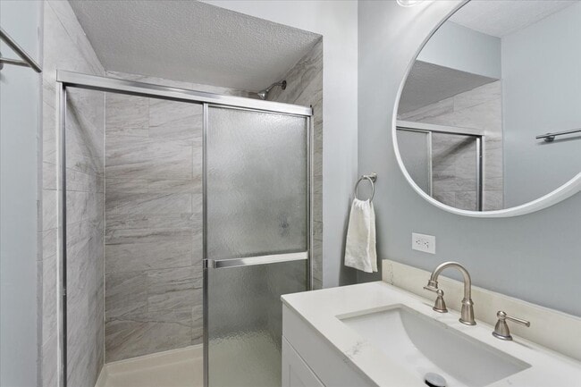 Building Photo - 809 Oakton Ave