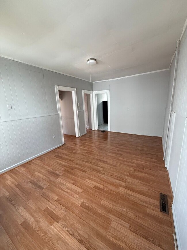 Building Photo - 710 Blandina St