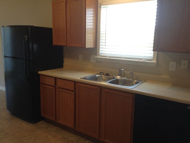 Building Photo - 10261 Sunvista Ct