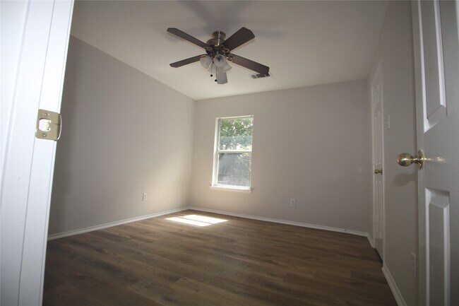 Building Photo - 18122 Cypress Valley Ln